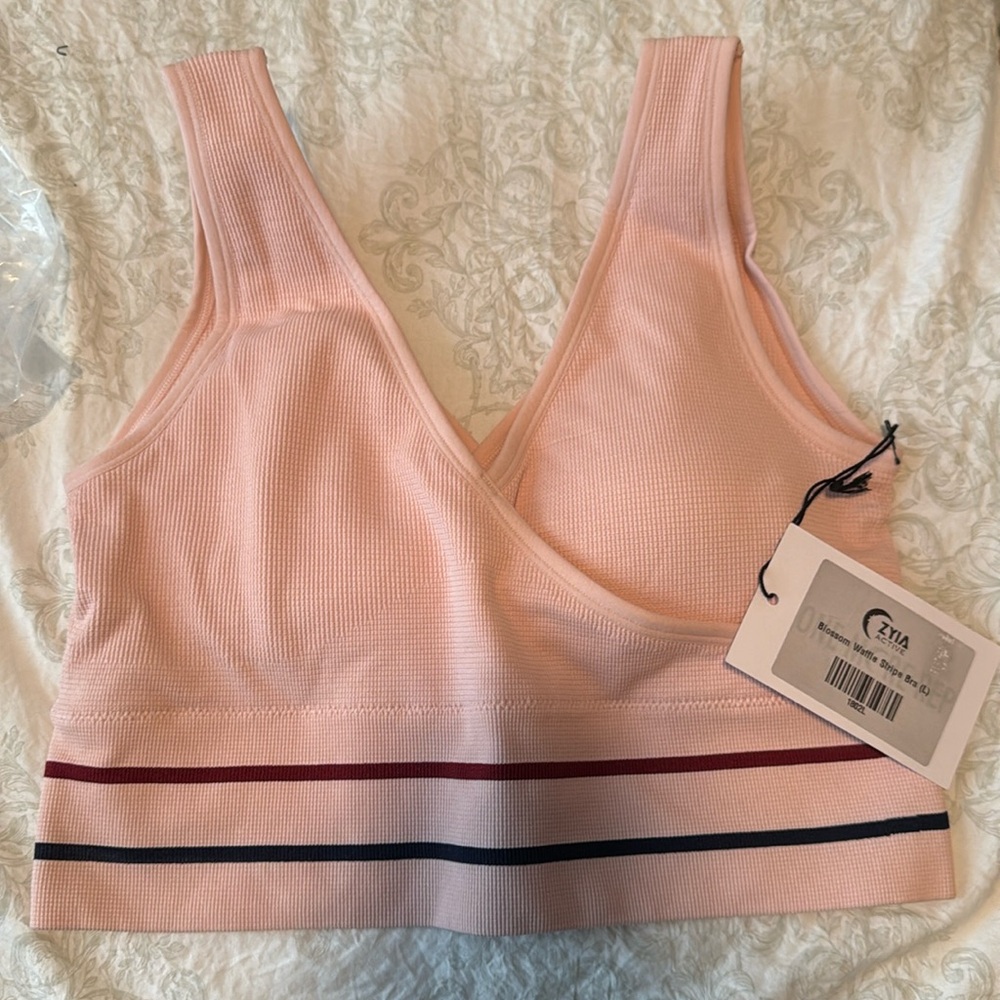 zyia sports bra pads included